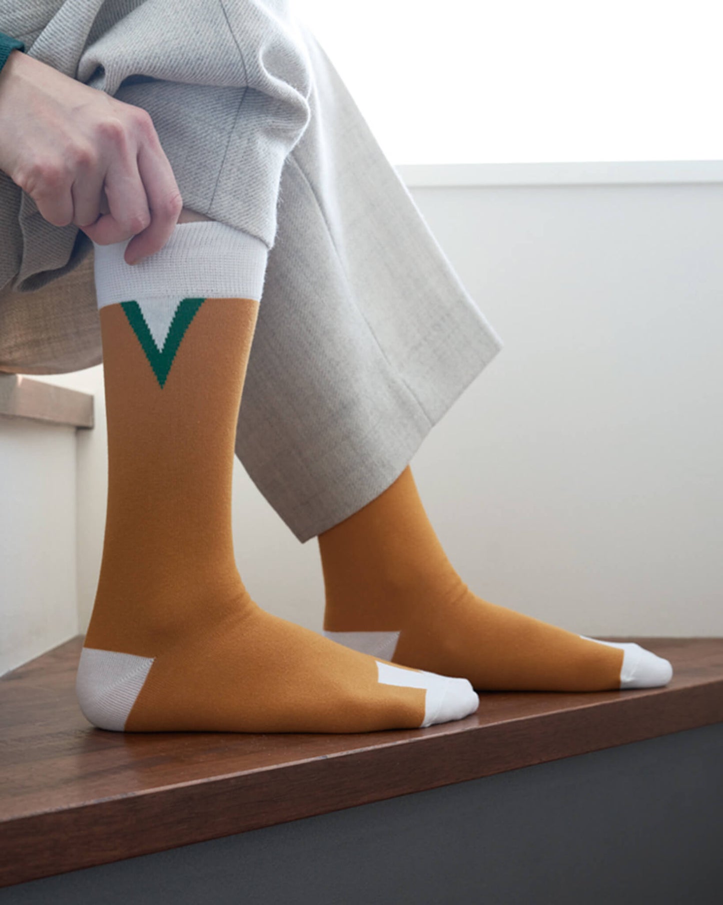WINDOW-pattern socks