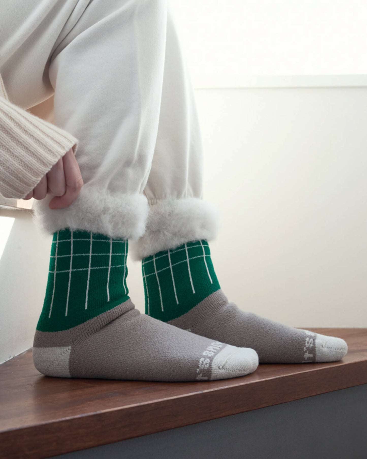 IT’Ｓ SNOWING-fluffy socks