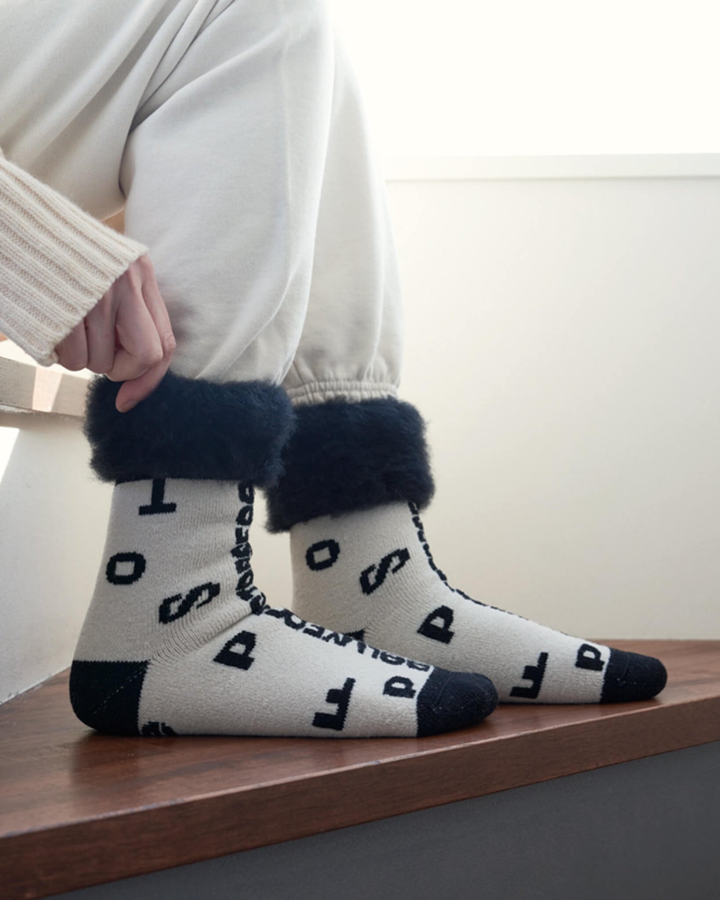 LETTER-fluffy socks