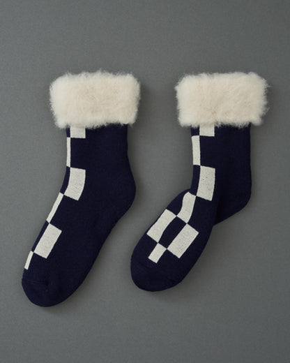 LATTICE-fluffy socks-navy