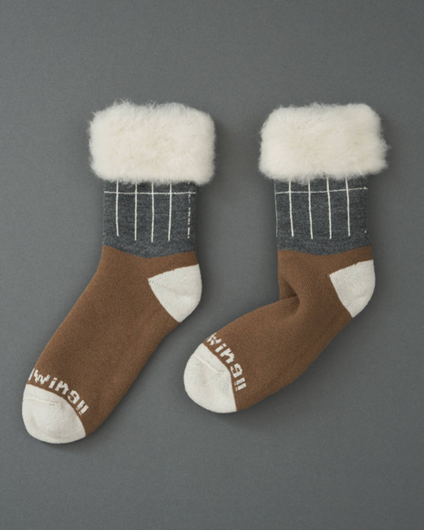 IT’Ｓ SNOWING-fluffy socks-mel.grey