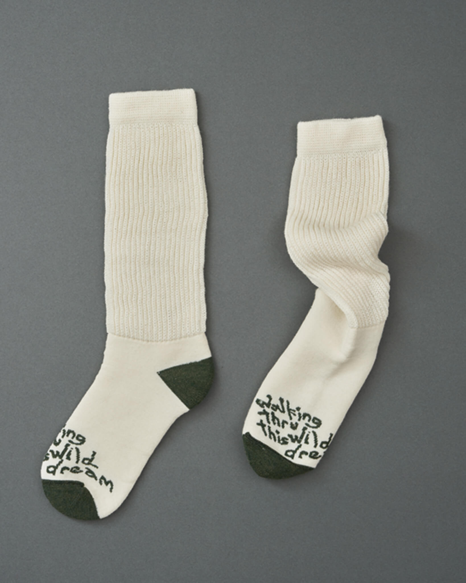 GRAFITTI-wool loose socks-off white